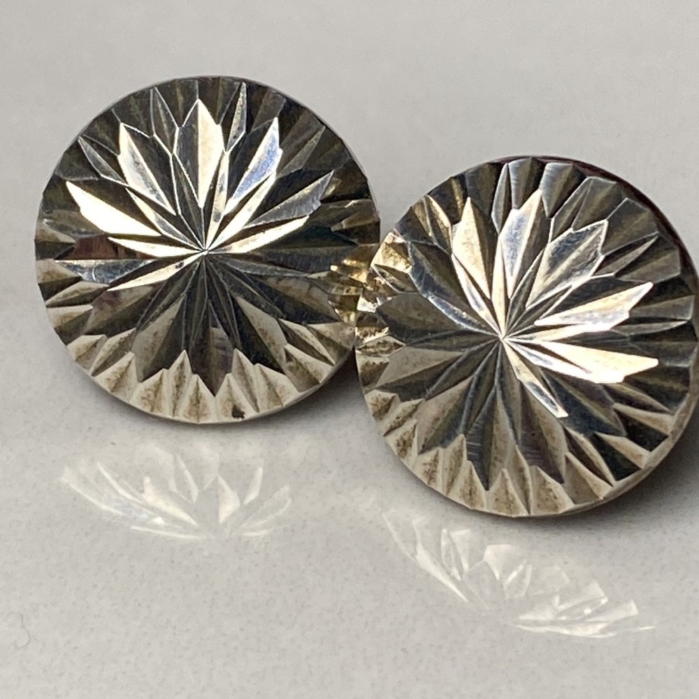 Vintage silver stud earrings‎